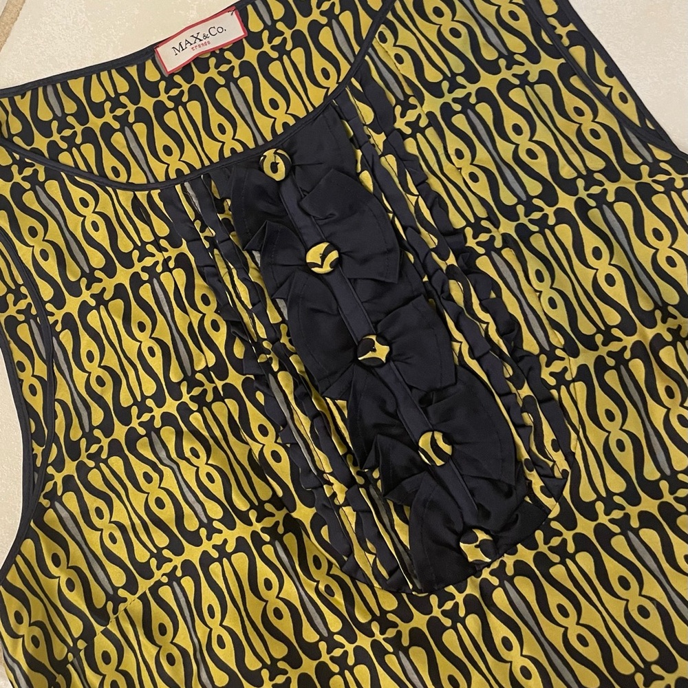 Max & Co lovely summer dress. Size 4, gold/navy color, good condition.